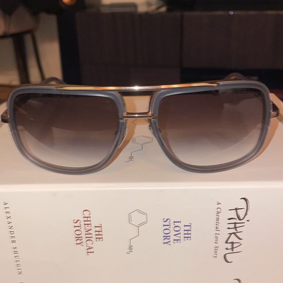 *Dita* Grey // Rose Gold Mach One - Picture 2 of 6